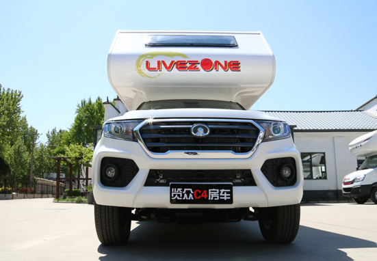 四驅、兩張超大床人床的房車，看這款