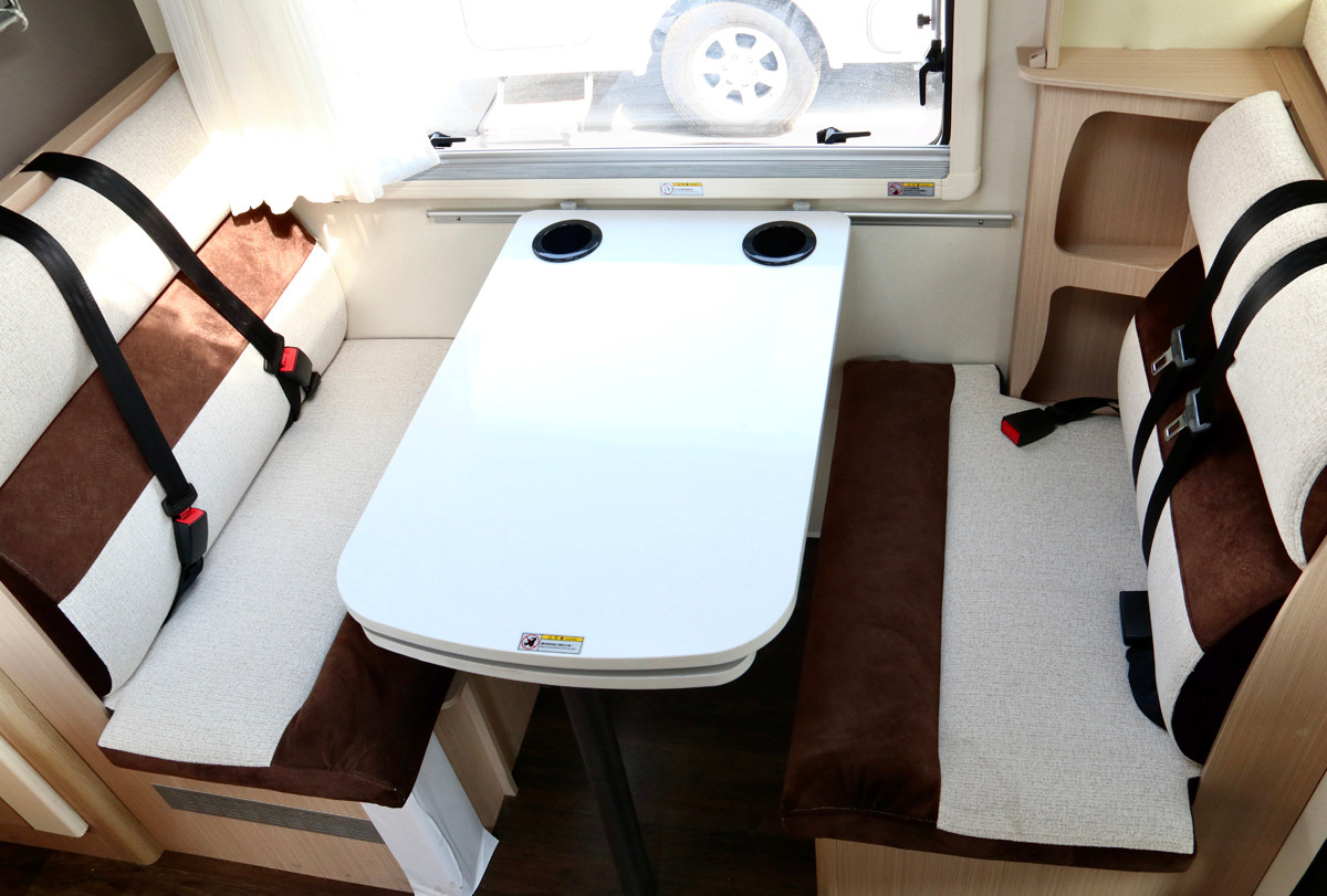 上山下河無(wú)往不至,深度自駕還是C7房車(chē) 上山下河無(wú)往不至,深度自駕還是C7房車(chē)