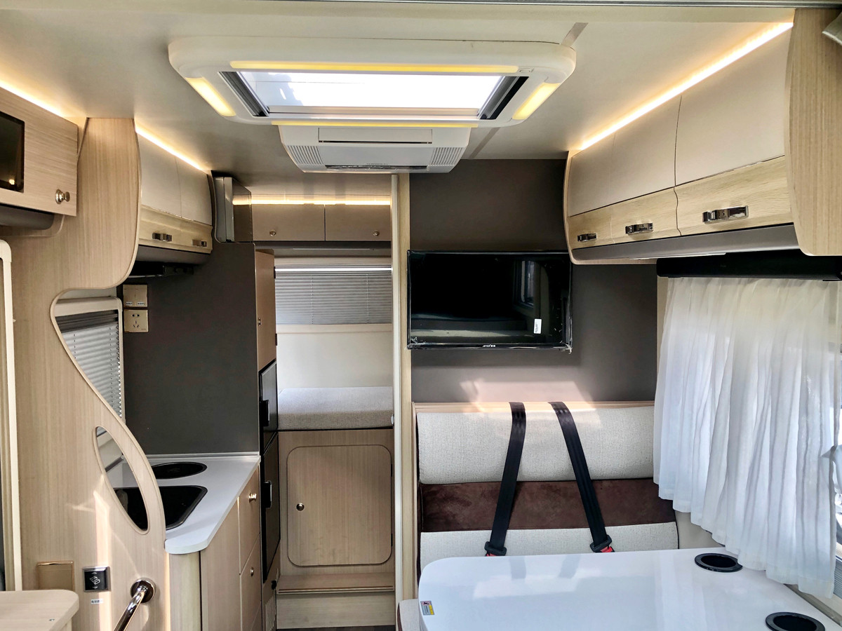 上山下河無(wú)往不至,深度自駕還是C7房車(chē) 上山下河無(wú)往不至,深度自駕還是C7房車(chē)