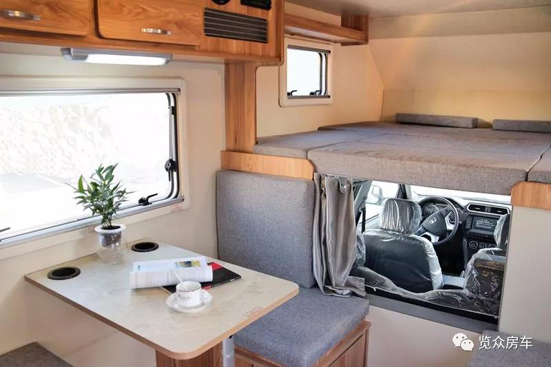 這么大的床，房車上少見，趕緊選