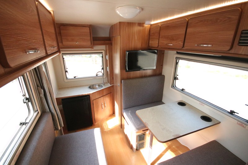 想要大床房車，可以看這兩款