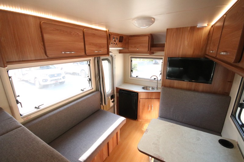 選這輛房車，只為更多山花爛漫