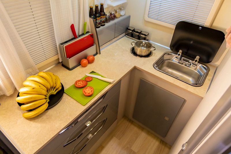 一室一廳大廚房，房車這款很舒適