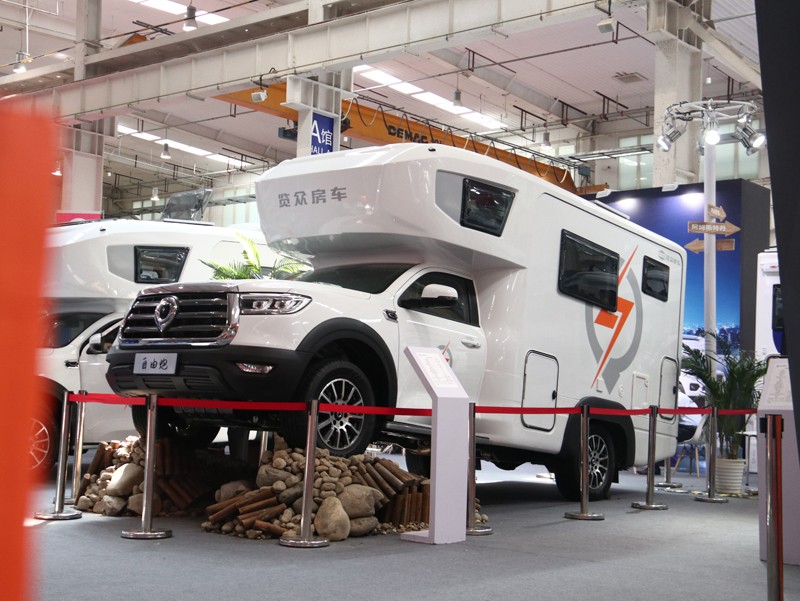 年度新車、自動檔、四驅(qū)，能選的房車