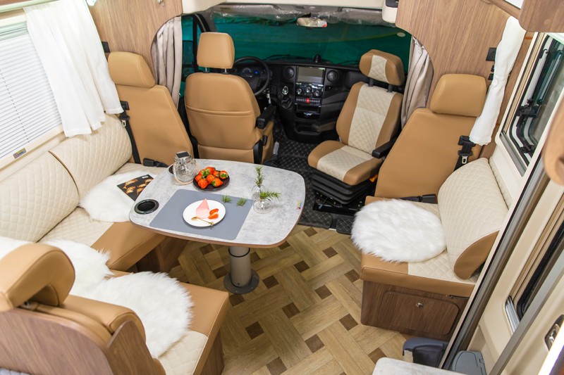 游名城，選房車，這里兩不誤